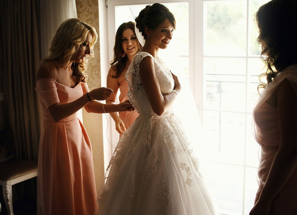 bride-and-bridesmaids