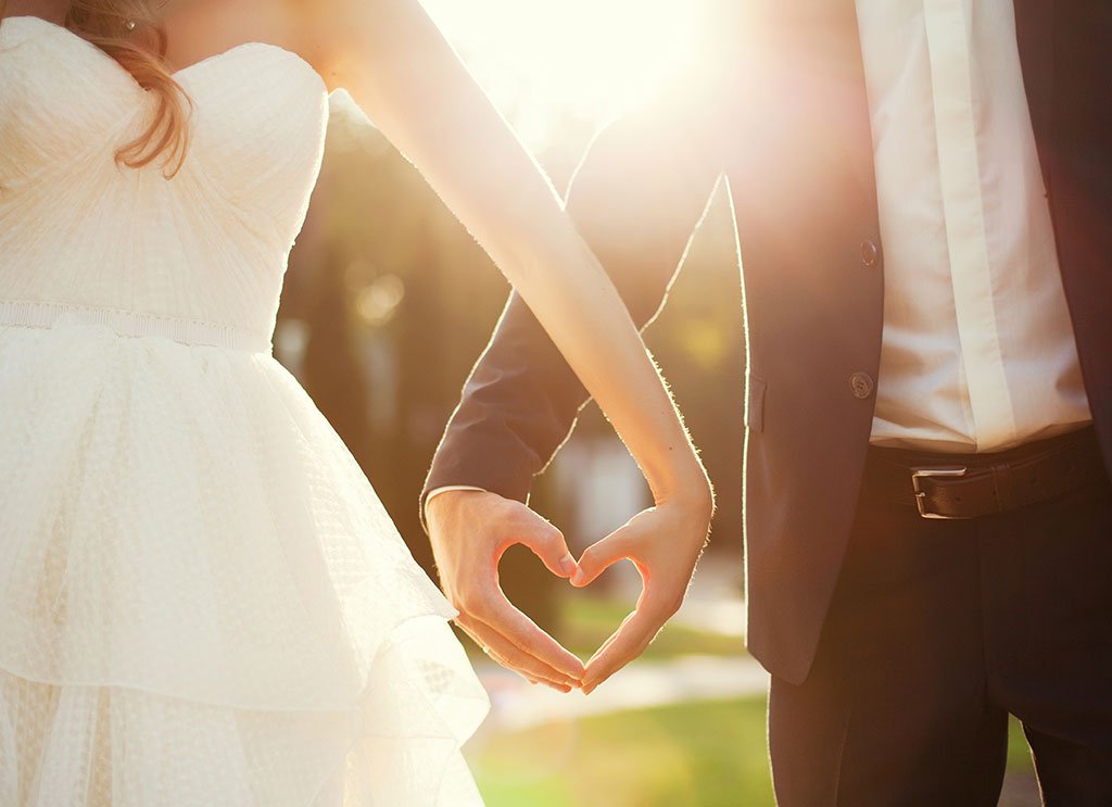 wedding-photo-hand-in-hand